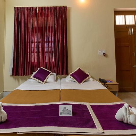 Kstdc Hotel Mayura Chalukya, Badami Extérieur photo