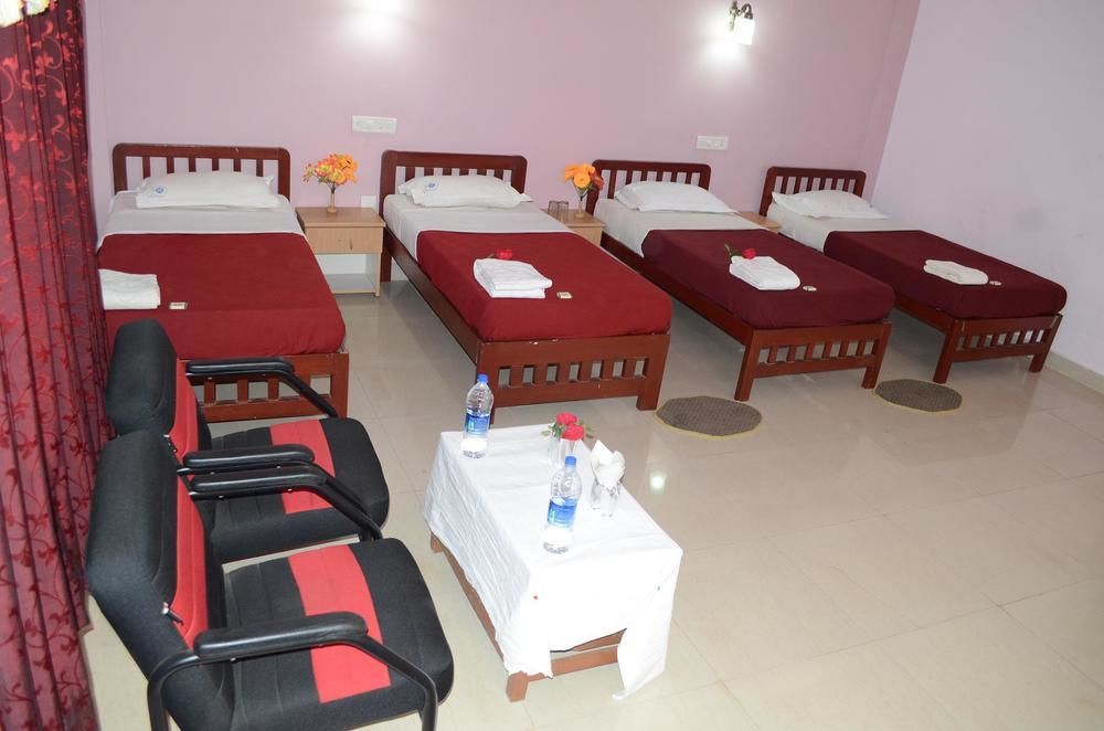 Kstdc Hotel Mayura Chalukya, Badami Extérieur photo