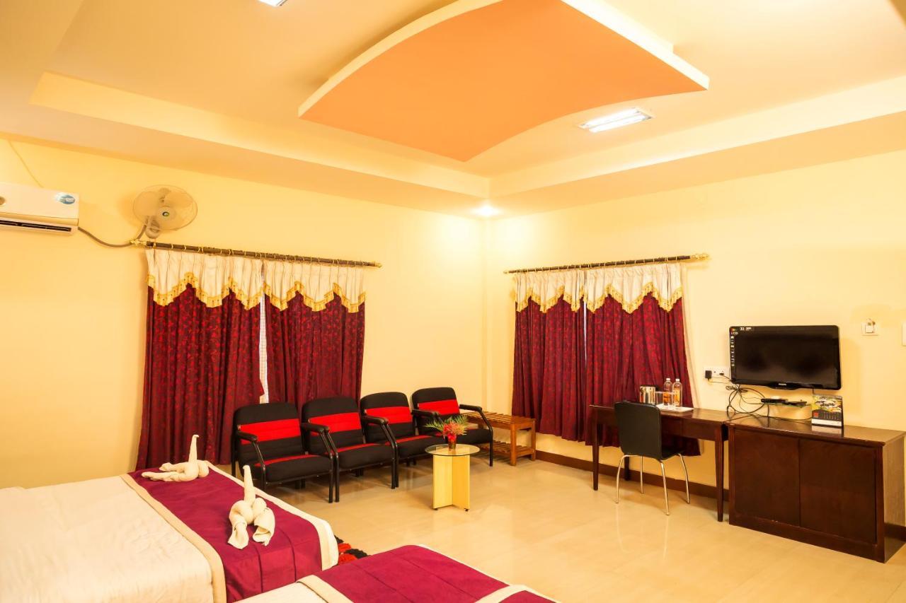 Kstdc Hotel Mayura Chalukya, Badami Extérieur photo