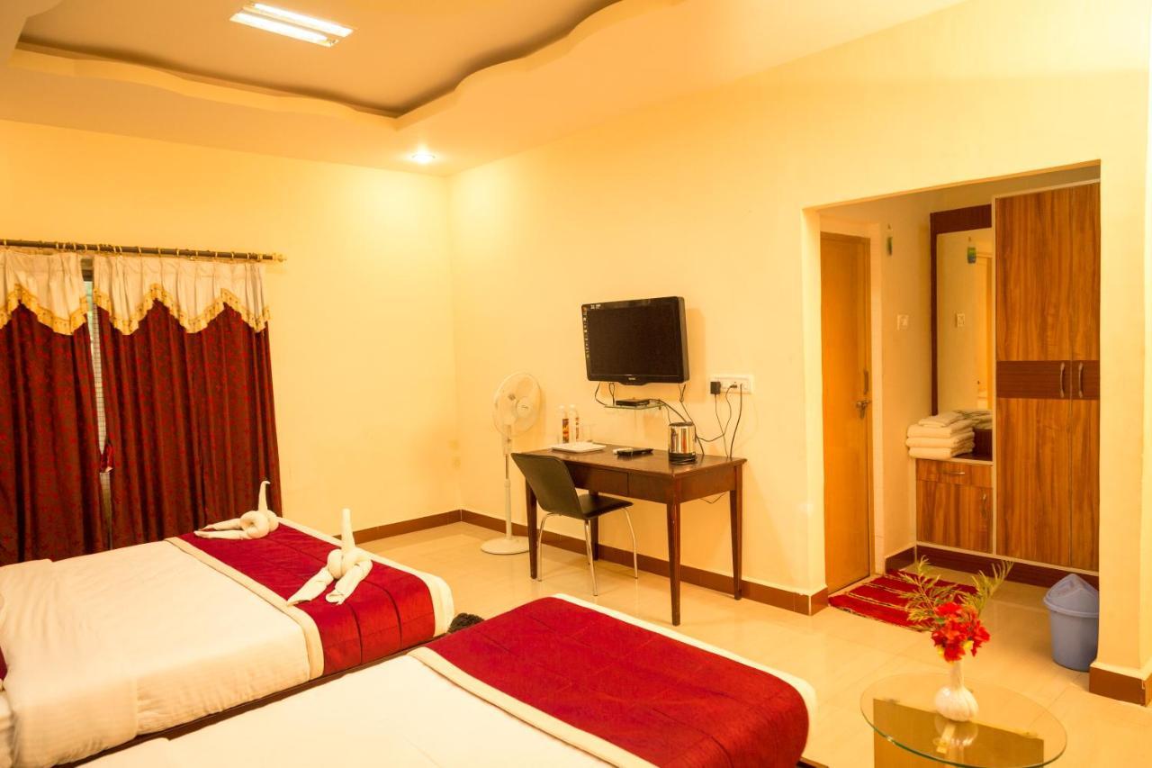 Kstdc Hotel Mayura Chalukya, Badami Extérieur photo