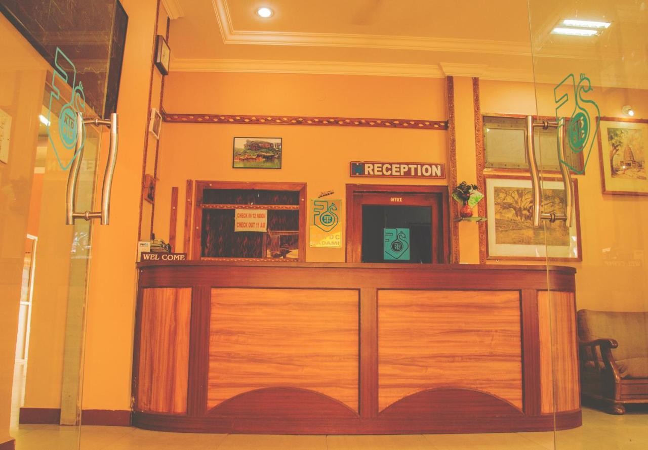 Kstdc Hotel Mayura Chalukya, Badami Extérieur photo