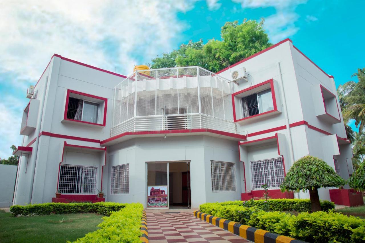 Kstdc Hotel Mayura Chalukya, Badami Extérieur photo