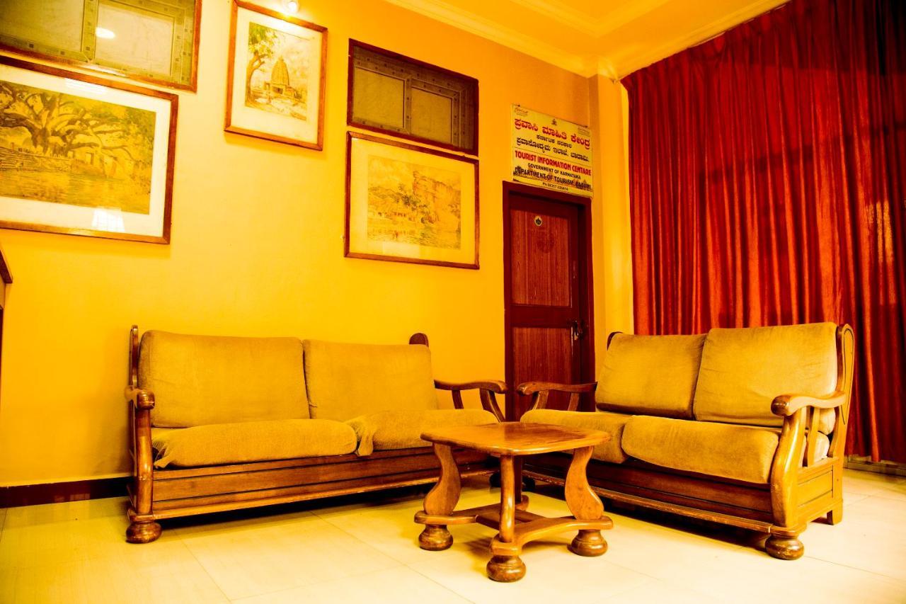 Kstdc Hotel Mayura Chalukya, Badami Extérieur photo