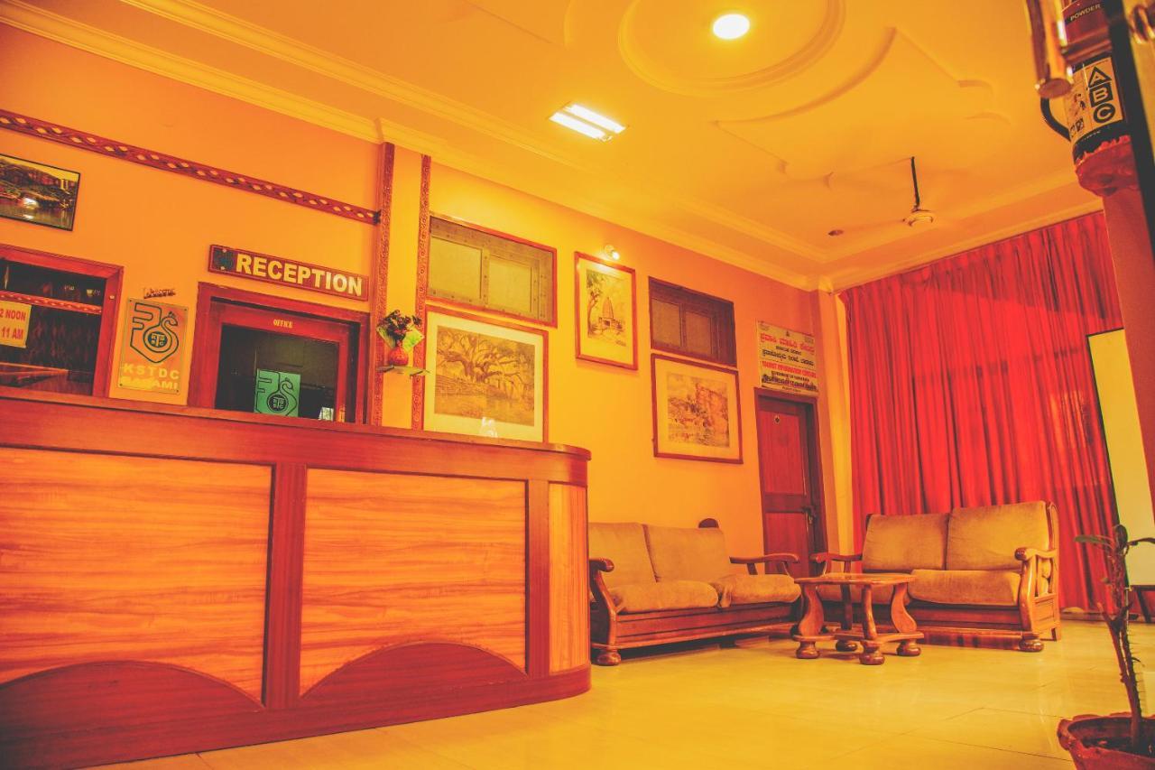 Kstdc Hotel Mayura Chalukya, Badami Extérieur photo