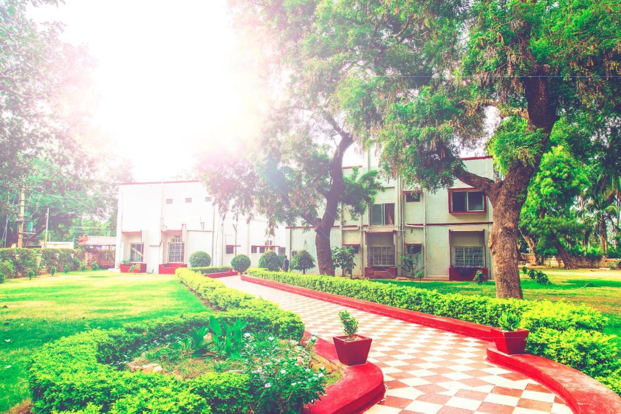 Kstdc Hotel Mayura Chalukya, Badami Extérieur photo