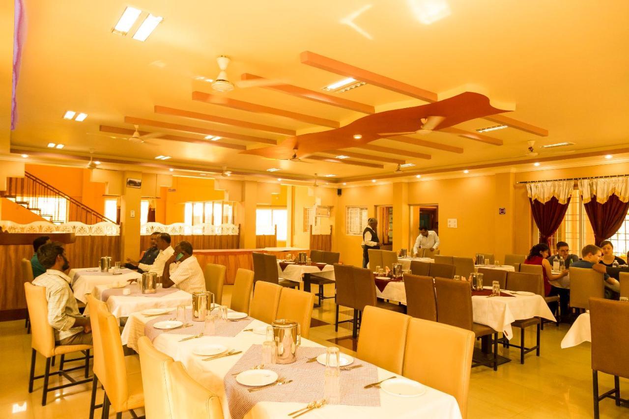 Kstdc Hotel Mayura Chalukya, Badami Extérieur photo