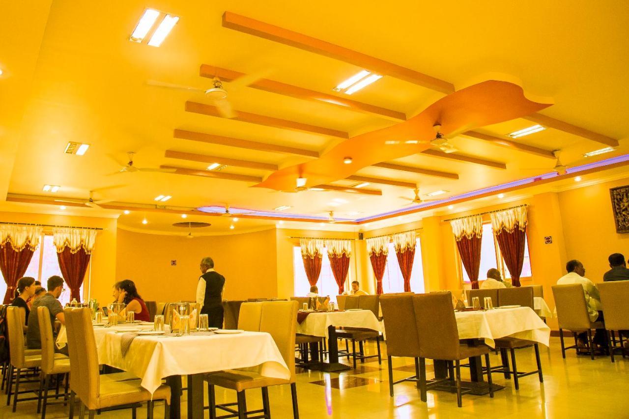 Kstdc Hotel Mayura Chalukya, Badami Extérieur photo