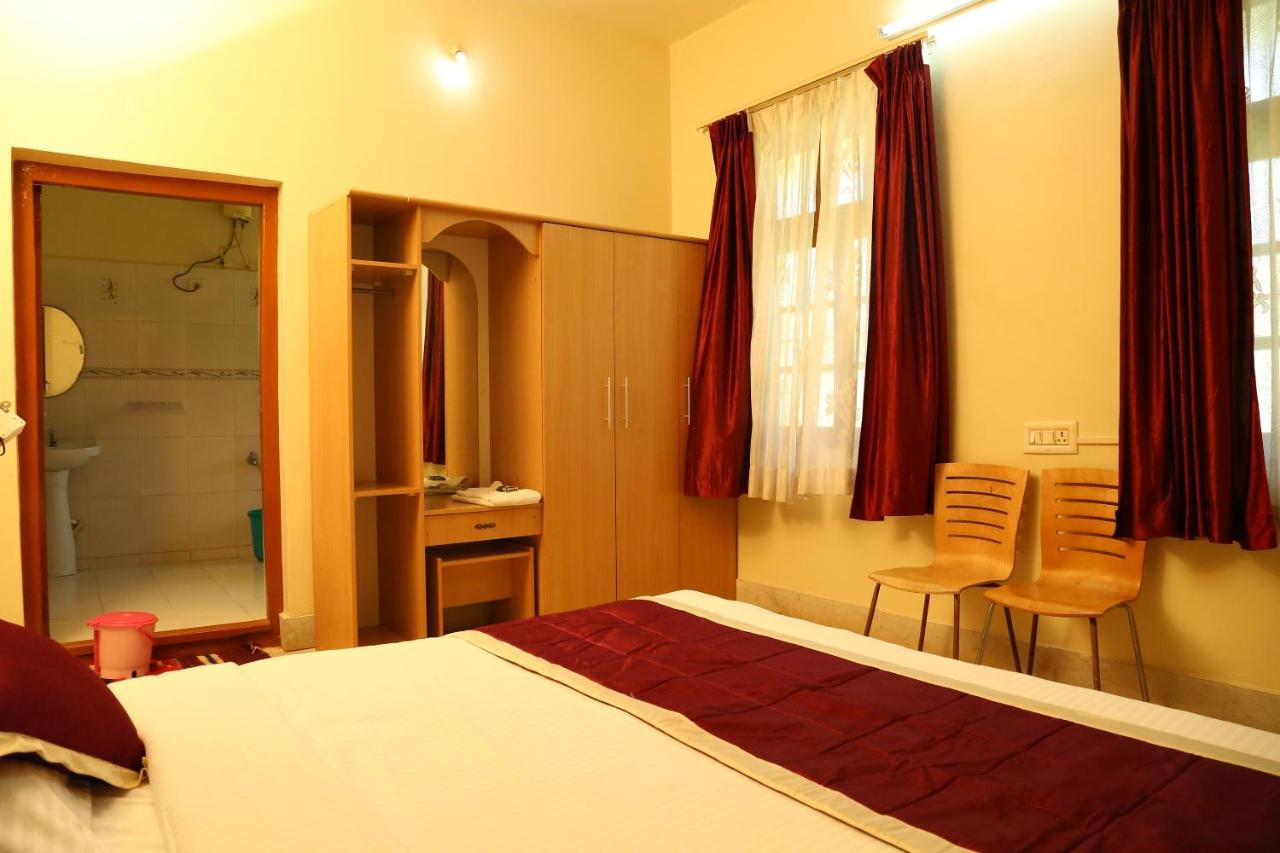 Kstdc Hotel Mayura Chalukya, Badami Extérieur photo